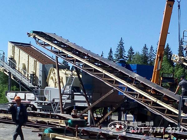 中型破碎機(jī)砂石生產(chǎn)現(xiàn)場