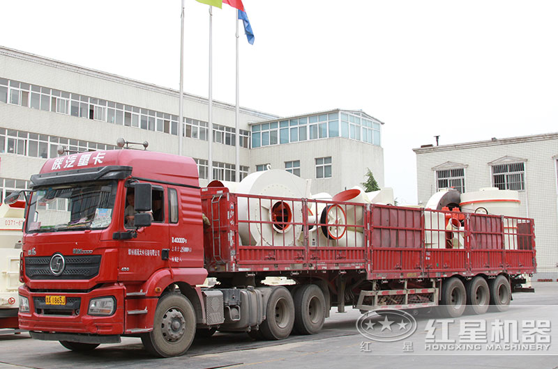 石英石雷蒙磨粉機(jī)裝車發(fā)貨 石英石雷蒙磨粉機(jī)裝車發(fā)貨