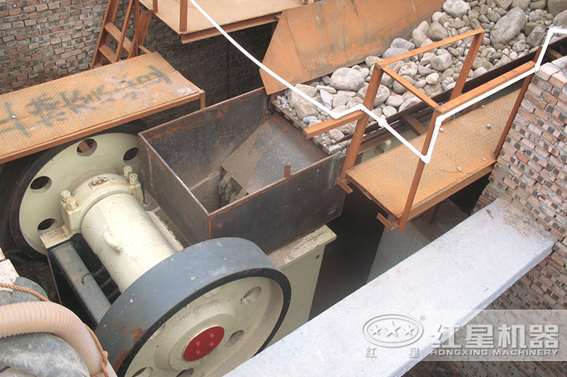 鄂破進料細節(jié)圖 鄂破進料細節(jié)圖