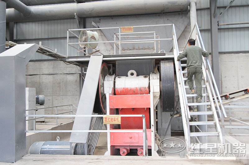 顎式碎石機(jī)工作現(xiàn)場圖片 顎式碎石機(jī)工作現(xiàn)場圖片