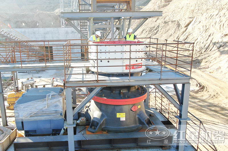 ?單缸圓錐破碎機(jī)工作現(xiàn)場(chǎng)圖片 ?單缸圓錐破碎機(jī)工作現(xiàn)場(chǎng)圖片