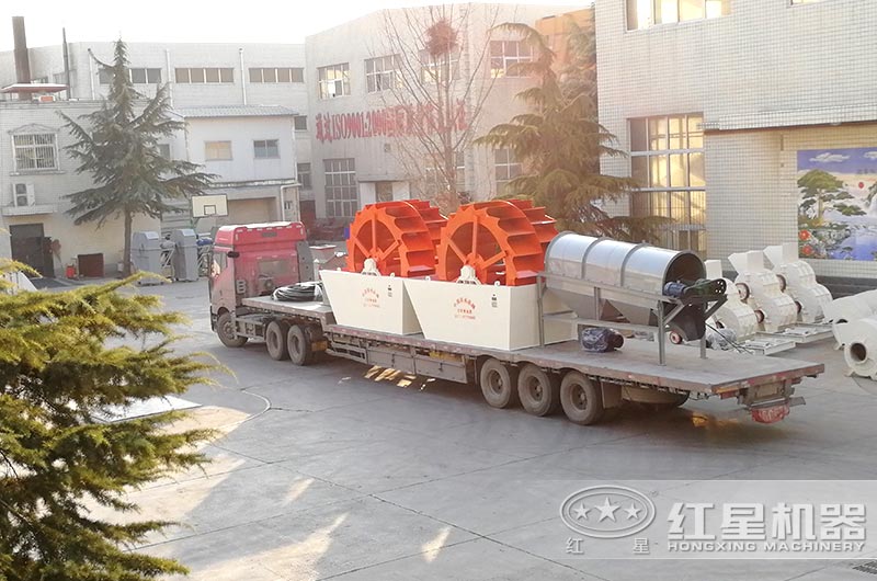 輪式洗砂機裝車準(zhǔn)備發(fā)貨 輪式洗砂機裝車準(zhǔn)備發(fā)貨