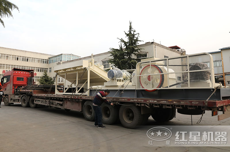 全自動液壓對輥制砂機發(fā)貨現(xiàn)場
