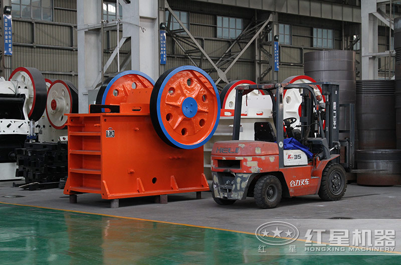 一個采石場投資一套大型鵝卵石破碎生產(chǎn)設(shè)備需要多少錢？