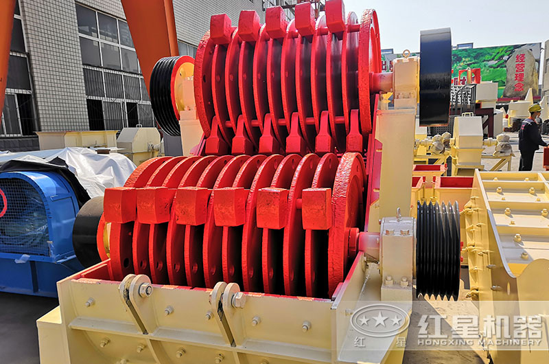 雙轉(zhuǎn)子錘式破碎機內(nèi)部結(jié)構(gòu)圖 雙轉(zhuǎn)子錘式破碎機內(nèi)部結(jié)構(gòu)圖