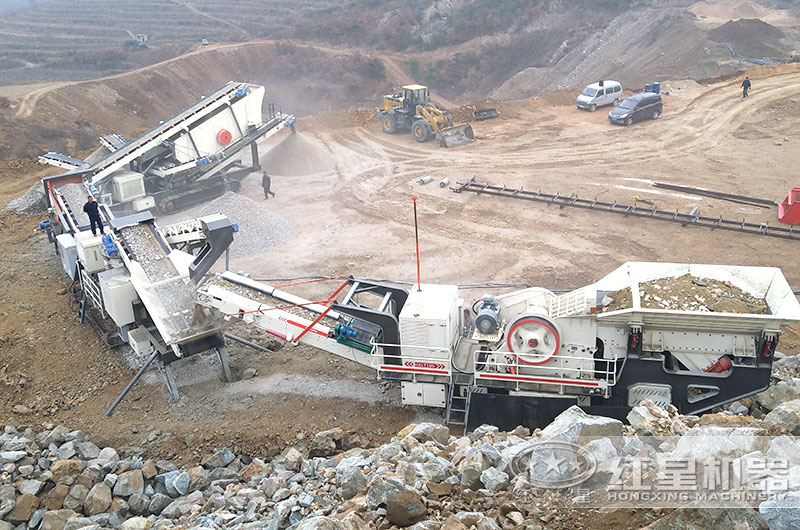 多臺(tái)移動(dòng)破碎機(jī)組合生產(chǎn) 多臺(tái)移動(dòng)破碎機(jī)組合生產(chǎn)