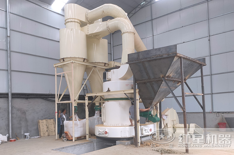 雷蒙磨粉機(jī)工作現(xiàn)場(chǎng)圖片 雷蒙磨粉機(jī)工作現(xiàn)場(chǎng)圖片