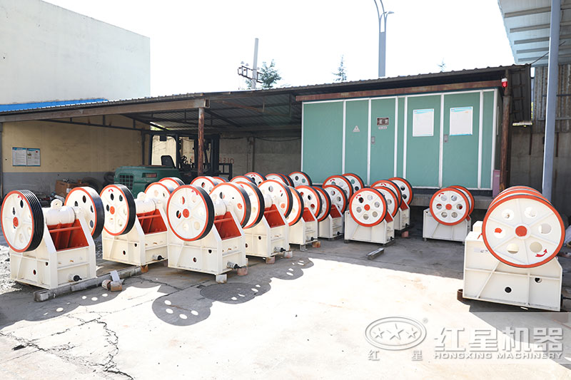 大型細(xì)顎破碎機(jī)產(chǎn)量多少噸？型號及價格