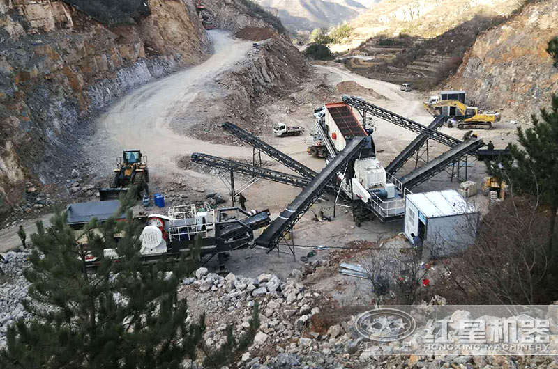 移動破碎機(jī)工作現(xiàn)場實(shí)拍圖 移動破碎機(jī)工作現(xiàn)場實(shí)拍圖