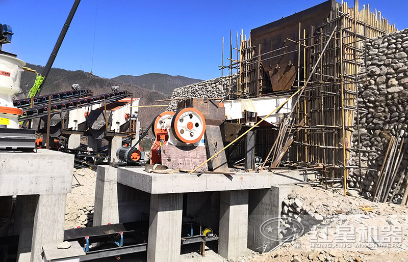石子破碎機(jī)一臺(tái)多少錢？時(shí)產(chǎn)量100噸左右