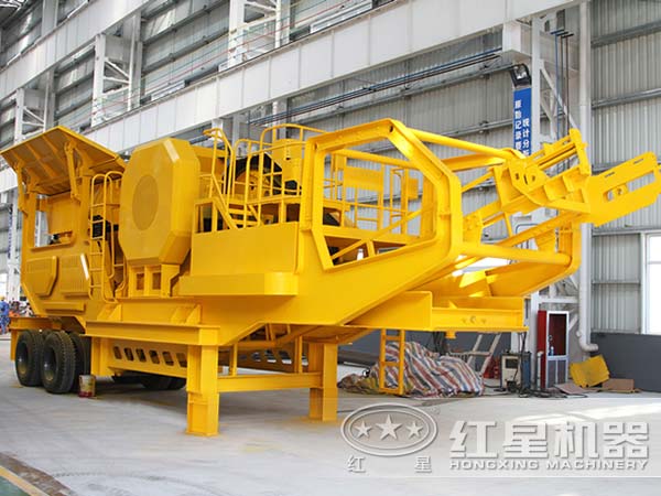 采石場(chǎng)選用移動(dòng)破碎站是履帶好？還是輪胎好？