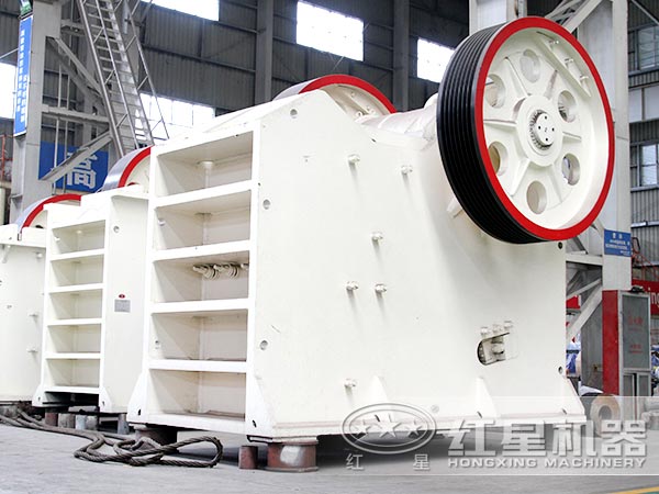 粉碎花崗巖選用750顎破機(jī)，效果不錯，性價比更高