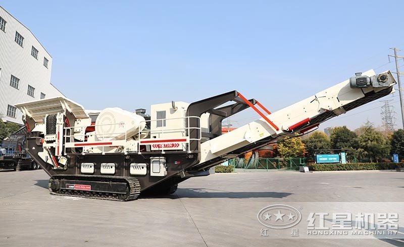 這部移動(dòng)履帶一體式破碎機(jī)，節(jié)能環(huán)保，產(chǎn)量高，用戶表示很滿意