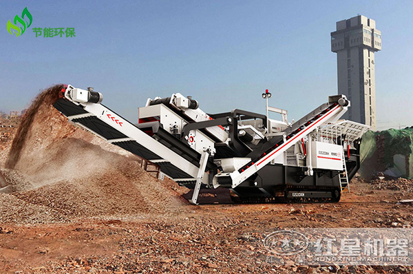 移動履帶一體式破碎機破碎現(xiàn)場