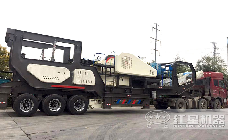 移動石頭粉碎機(jī)發(fā)貨現(xiàn)場
