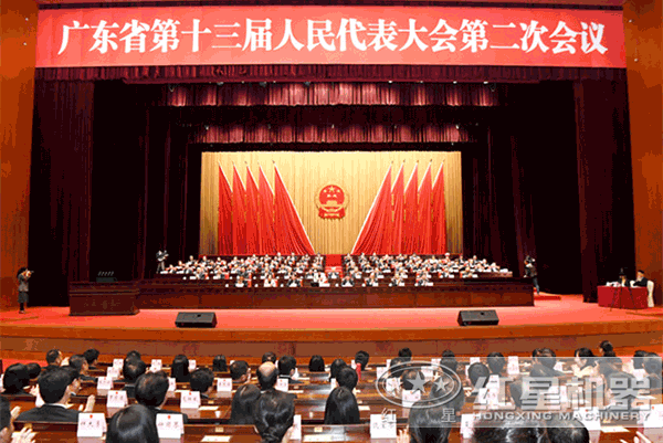 大型流動粉碎石頭一體機(jī)多少錢一臺？