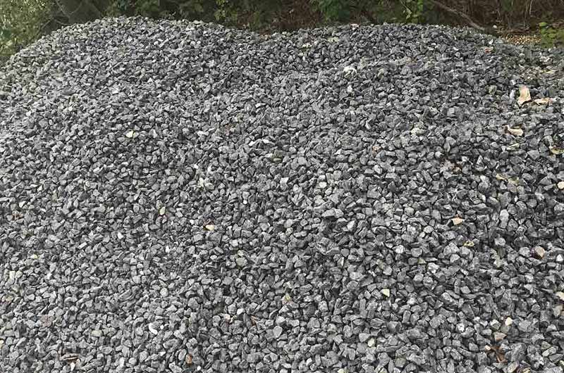 鋪路、修路用的瓜子石破碎機(jī)多少錢一套