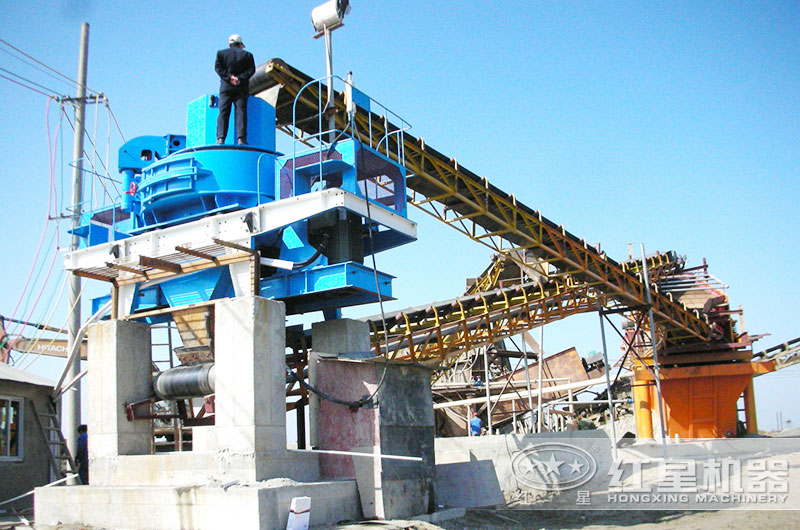 能把石頭打成沙子的機(jī)器多少錢(qián)，可以過(guò)環(huán)保嗎？