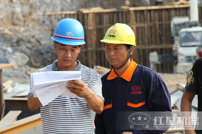 紅星技術經理現場考察為用戶設計環(huán)保破碎生產工藝