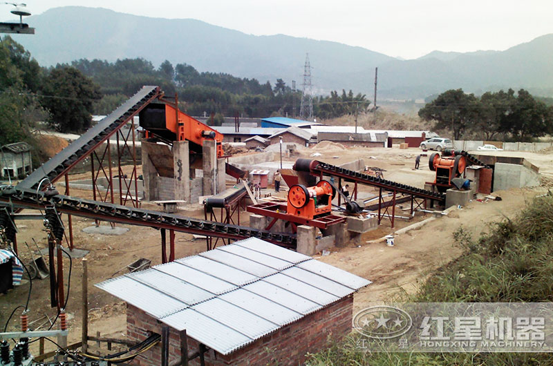 某非洲鐵礦破碎生產(chǎn)線客戶現(xiàn)場(chǎng)圖