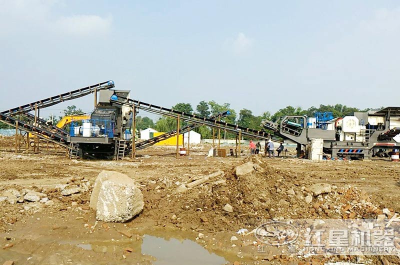 移動小顎破機(jī)搭配移動反擊破生產(chǎn)現(xiàn)場