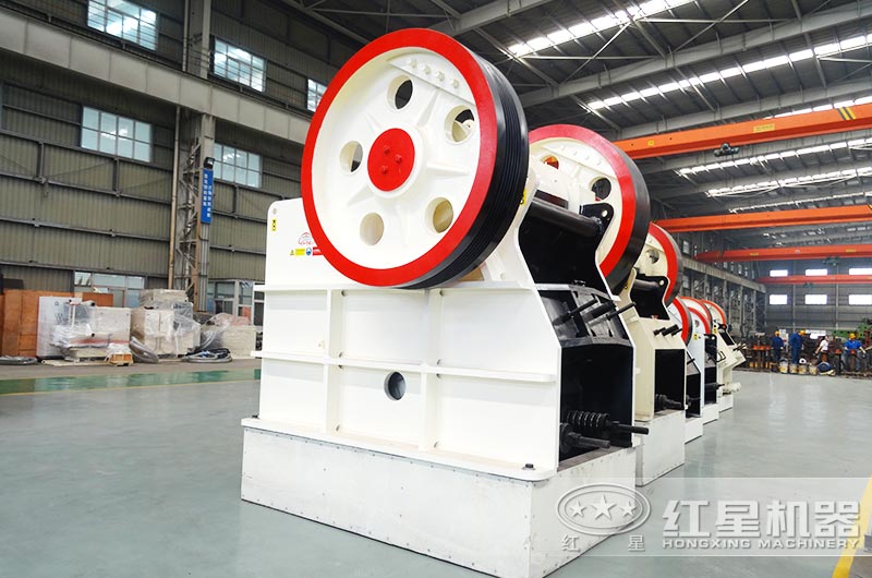 PE900*1200鄂式碎石機(jī)產(chǎn)量大概多少？能破碎水泥塊嗎？