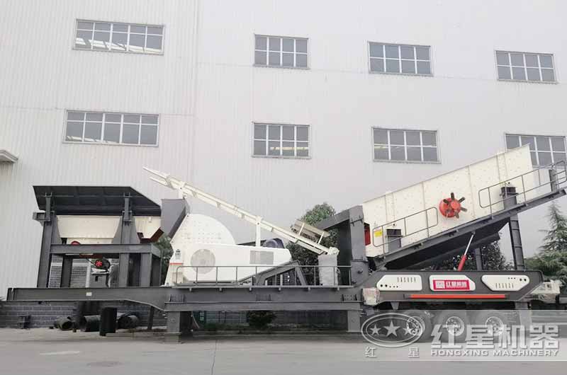 與給料機(jī)、破碎機(jī)一起搭載的新型車載可移動(dòng)篩砂機(jī)