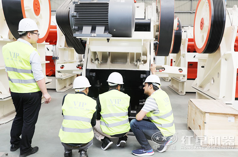 印度用戶來廠參觀考察歐版顎式破碎機(jī)