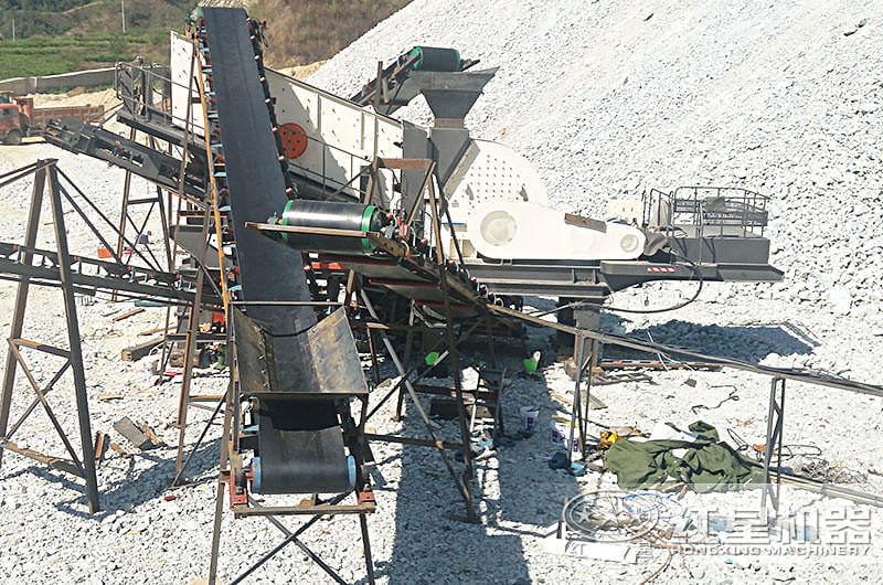 涼山移動(dòng)錘式破碎機(jī)生產(chǎn)現(xiàn)場(chǎng)