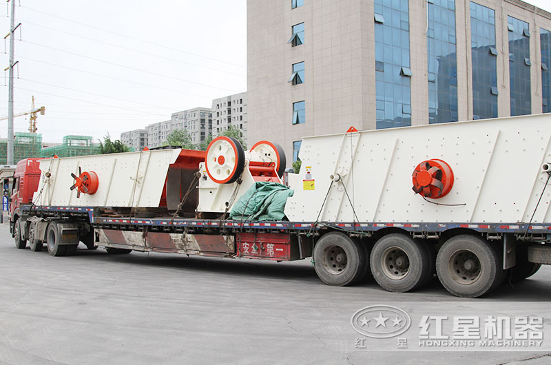 69鄂破機裝車發(fā)貨現場