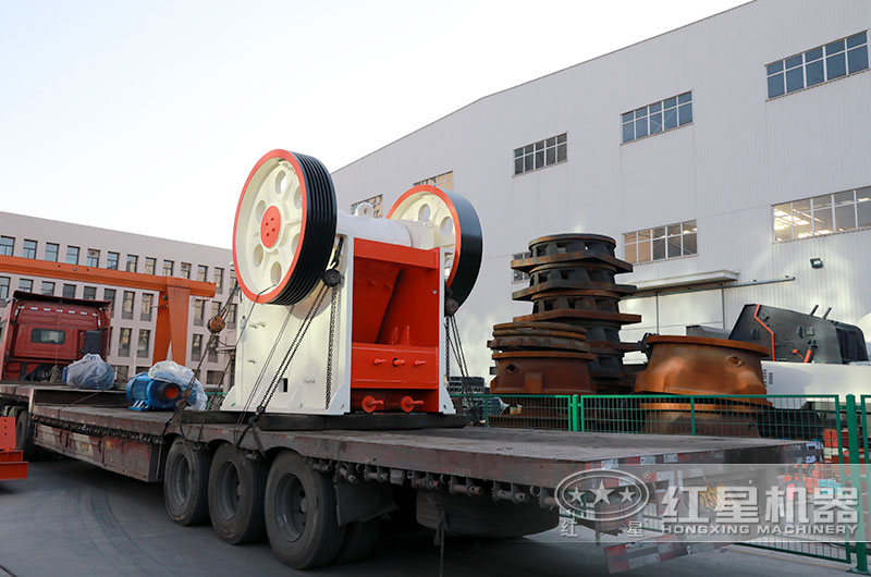 客戶(hù)花崗巖顎式破碎機(jī)發(fā)貨現(xiàn)場(chǎng)