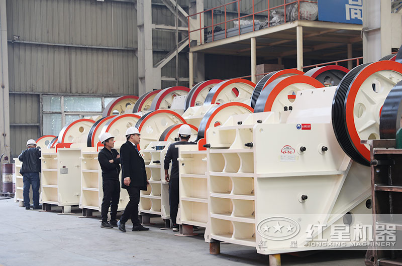 柴油機(jī)帶的破碎機(jī)效果好嗎？有沒(méi)有移動(dòng)的