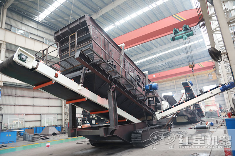 大型移動(dòng)砂石分離機(jī)設(shè)備加工車間