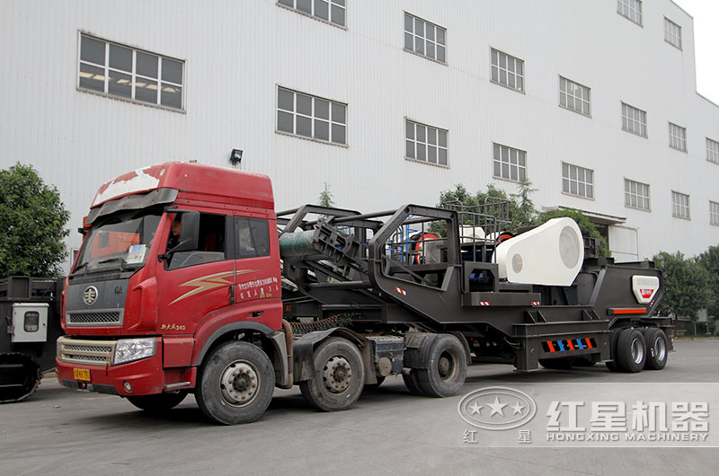 客戶移動(dòng)式建筑垃圾破碎機(jī)發(fā)貨現(xiàn)場(chǎng)