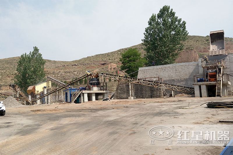 破碎玄武巖用什么機(jī)器好？整條生產(chǎn)線還需要哪些設(shè)備？