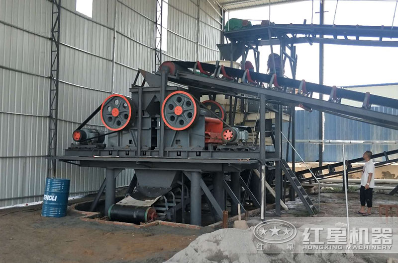 顎式碎裂設(shè)備的顎板有什么作用？宜采用哪種材料制作？