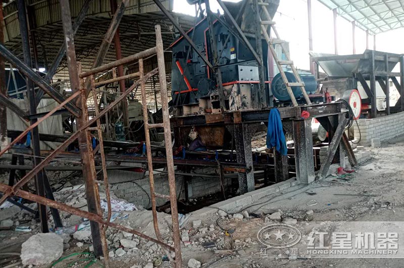 1315反擊破制砂機(jī)沒有篩底能不能出砂？板錘多久換一次？怎么安裝？