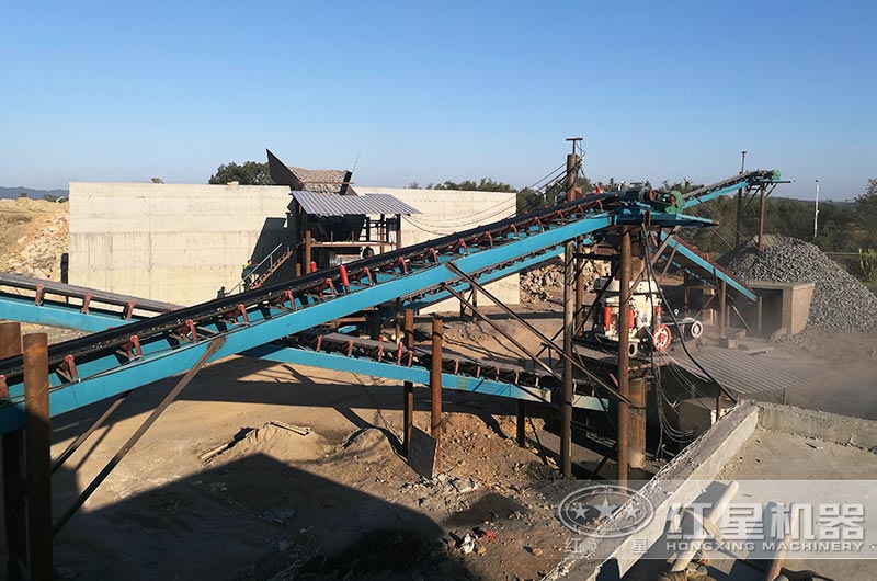 1立方玄武巖出多少噸碎石？哪種玄武巖碎石機(jī)粒型好產(chǎn)量高？